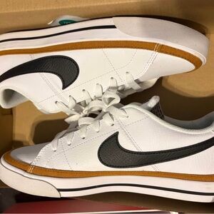Women’s Nike Court Legacy